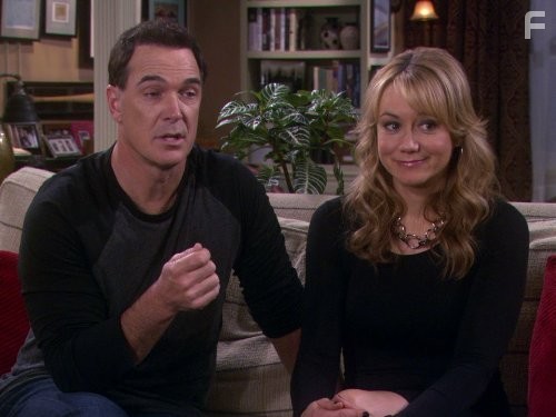 Megyn Price and Patrick Warburton in Правила совместной жизни (2007)