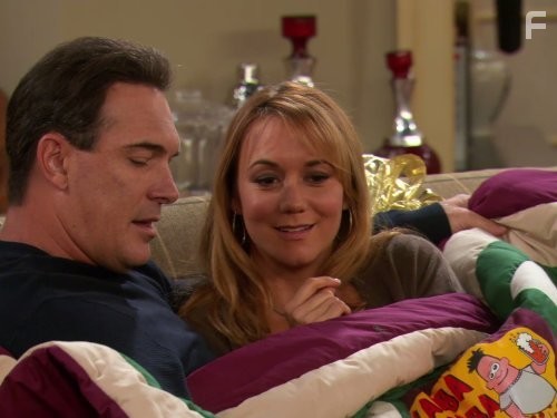 Megyn Price and Patrick Warburton in Правила совместной жизни (2007)