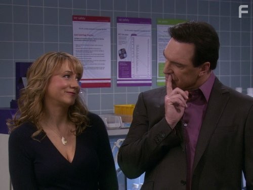 Megyn Price and Patrick Warburton in Правила совместной жизни (2007)