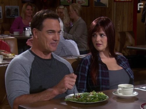 Sara Rue and Patrick Warburton in Правила совместной жизни (2007)