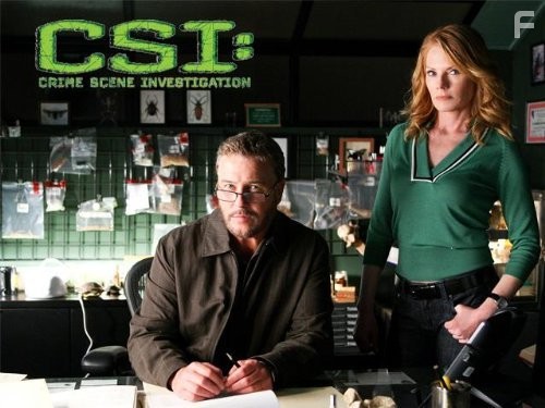 Marg Helgenberger and William Petersen in C.S.I. Место преступления (2000)