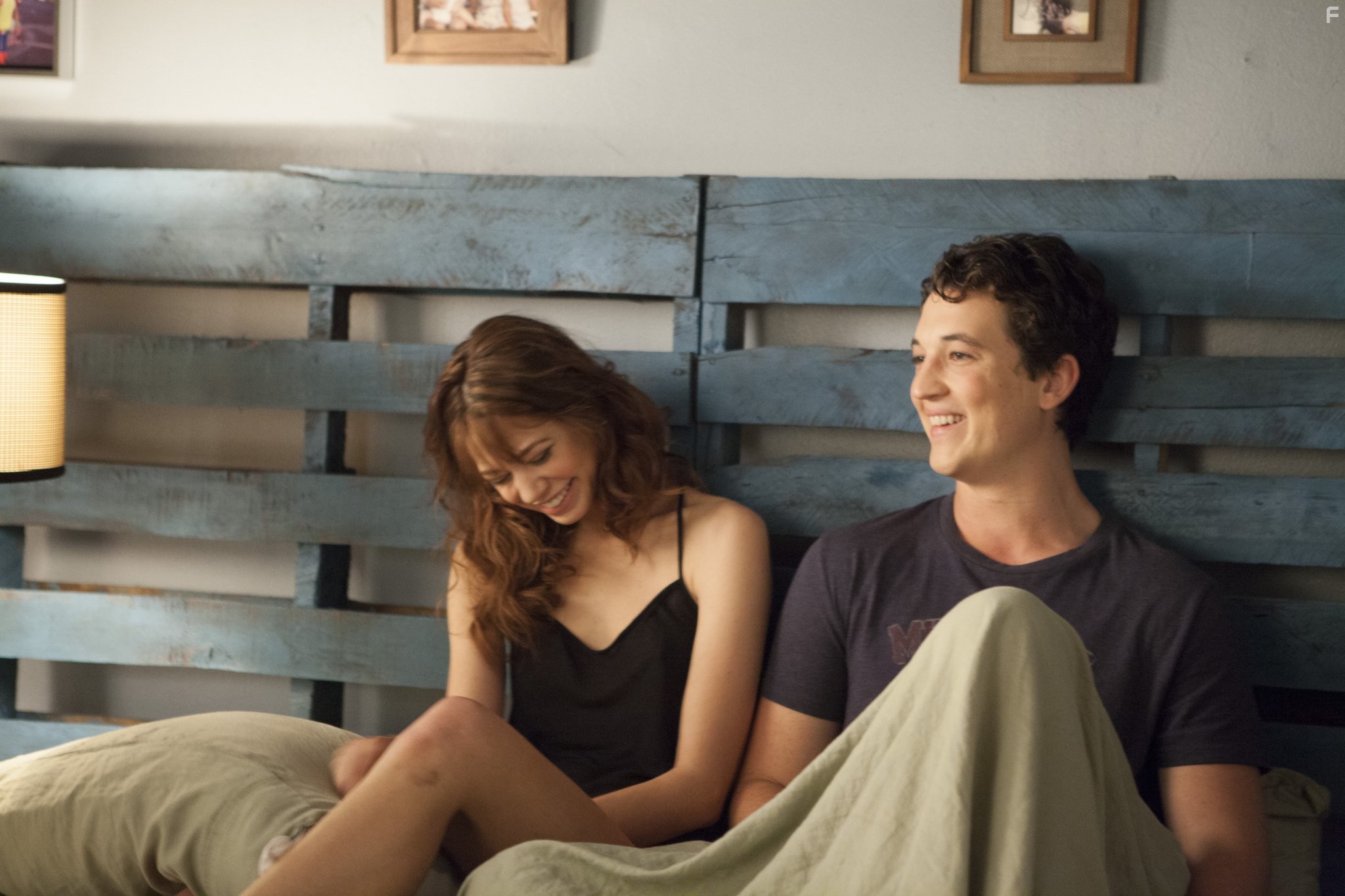 Miles Teller and Analeigh Tipton in Секс на две ночи (2014)