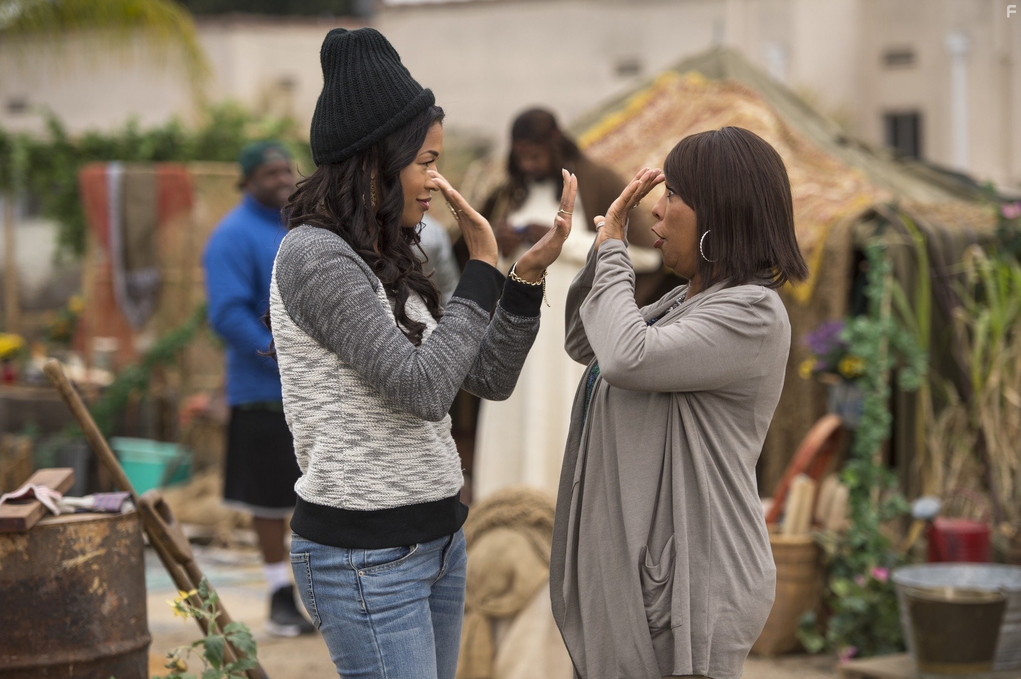 Angela Elayne Gibbs and Kali Hawk in Чёрный Иисус (2014)