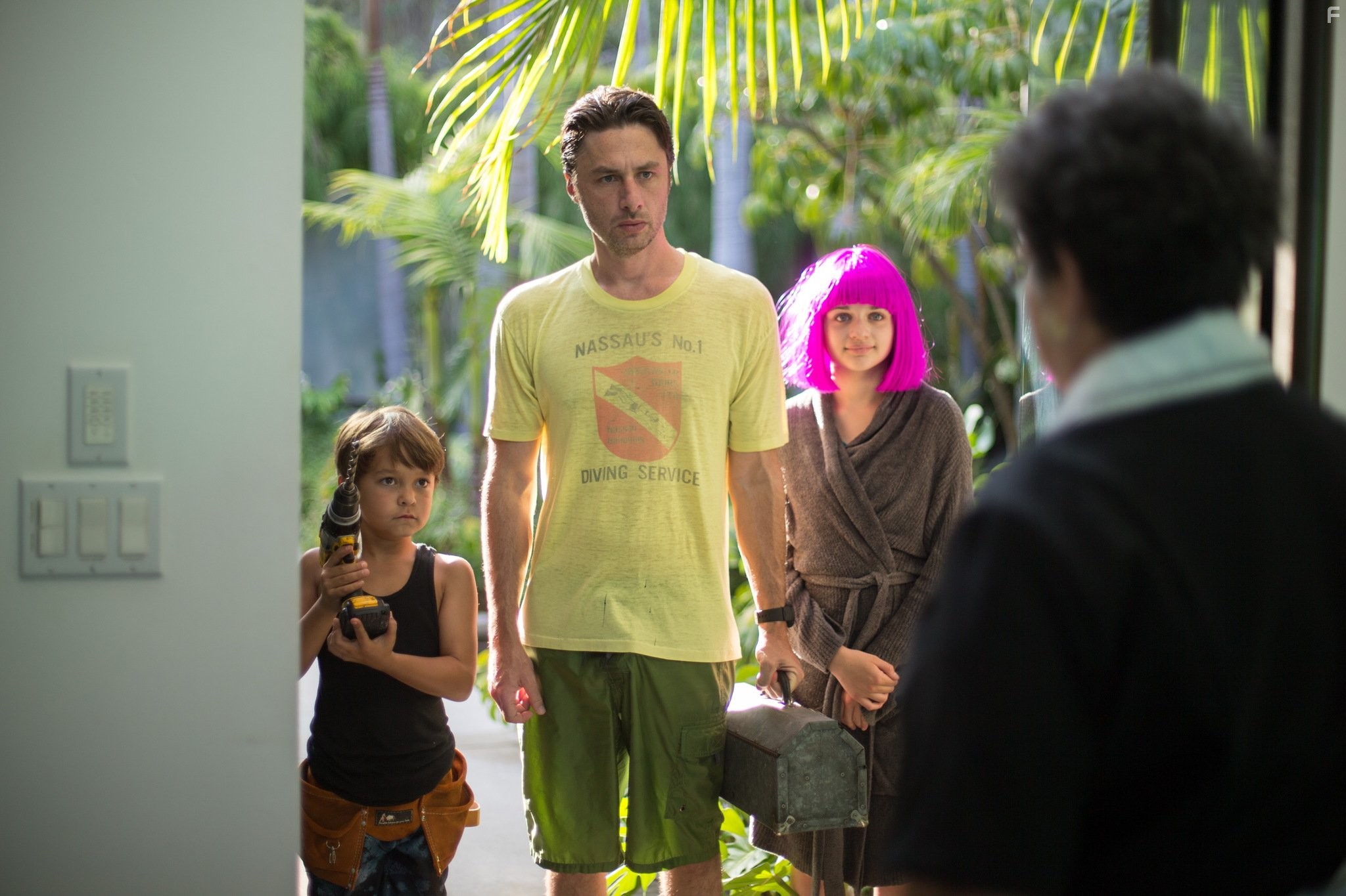 Zach Braff, Joey King, and Pierce Gagnon in Хотел бы я быть здесь (2014)