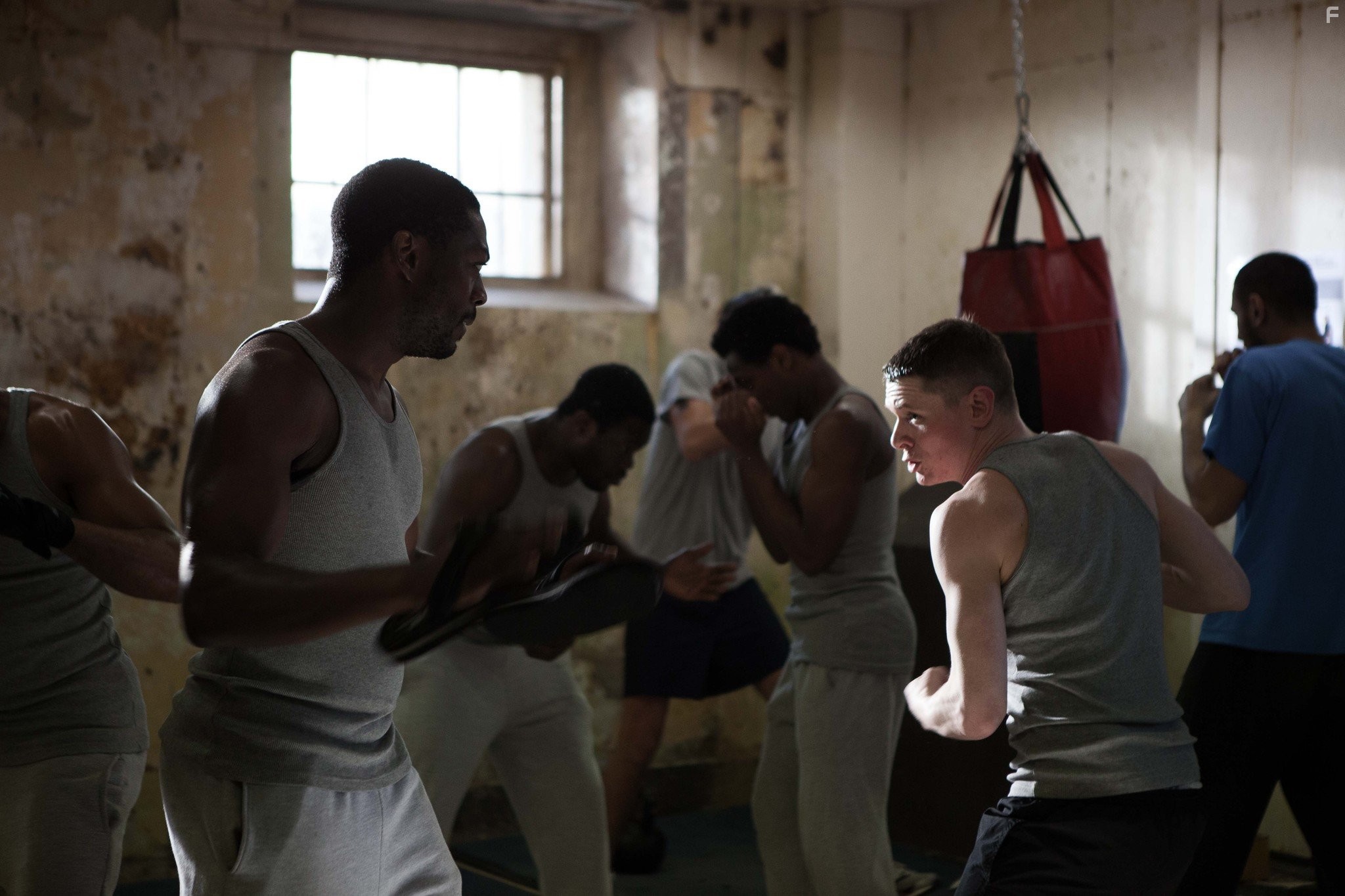 Jack O'Connell and David Ajala in От звонка до звонка (2013)