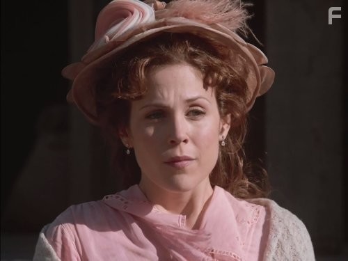 Erin Krakow in Когда зовёт сердце (2014)