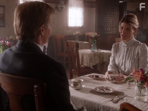 Lori Loughlin in Когда зовёт сердце (2014)