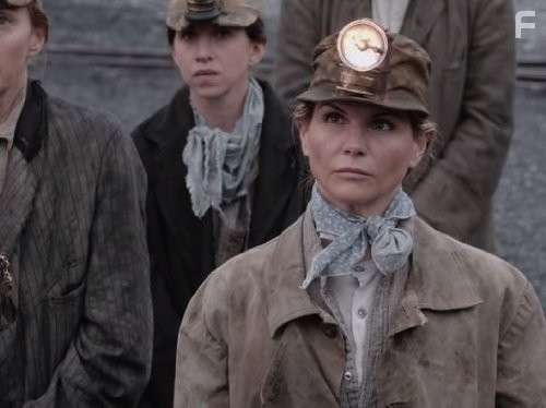 Lori Loughlin in Когда зовёт сердце (2014)