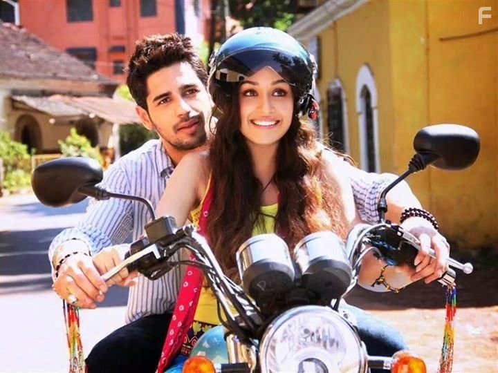 Sidharth Malhotra and Shraddha Kapoor in Злодей (2014)