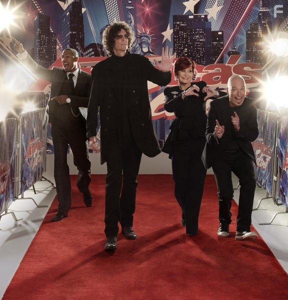 Howard Stern, Howie Mandel, Nick Cannon, and Sharon Osbourne in Америка ищет таланты (2006)