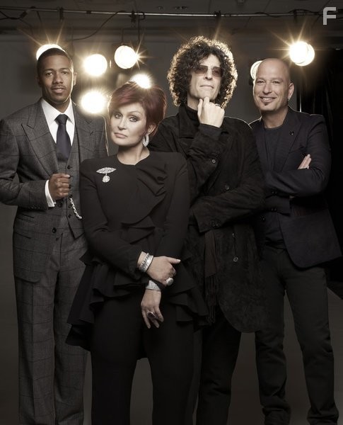Howard Stern, Howie Mandel, Nick Cannon, and Sharon Osbourne in Америка ищет таланты (2006)