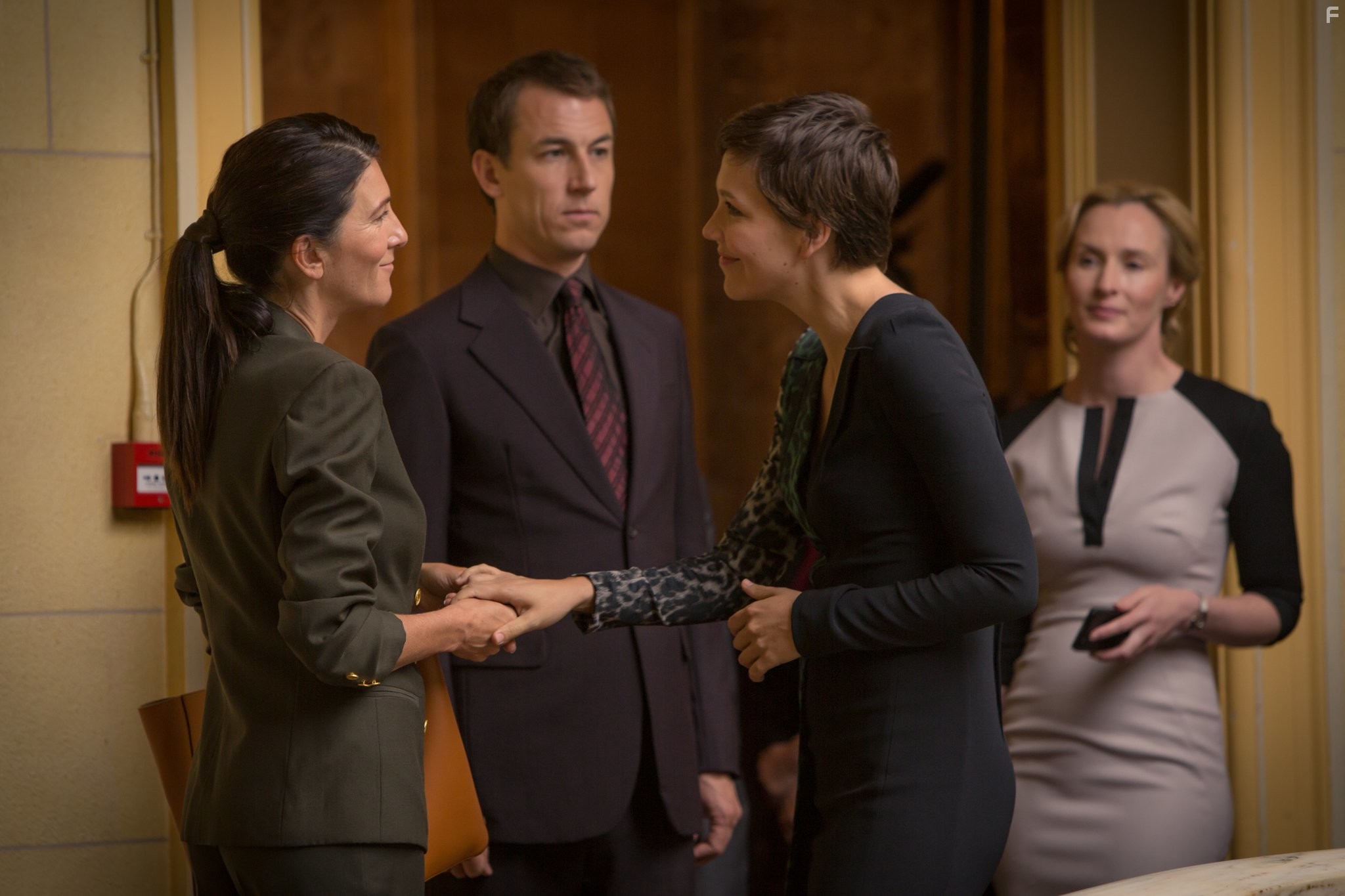 Eve Best, Maggie Gyllenhaal, Tobias Menzies, and Genevieve O'Reilly in Благородная женщина (2014)