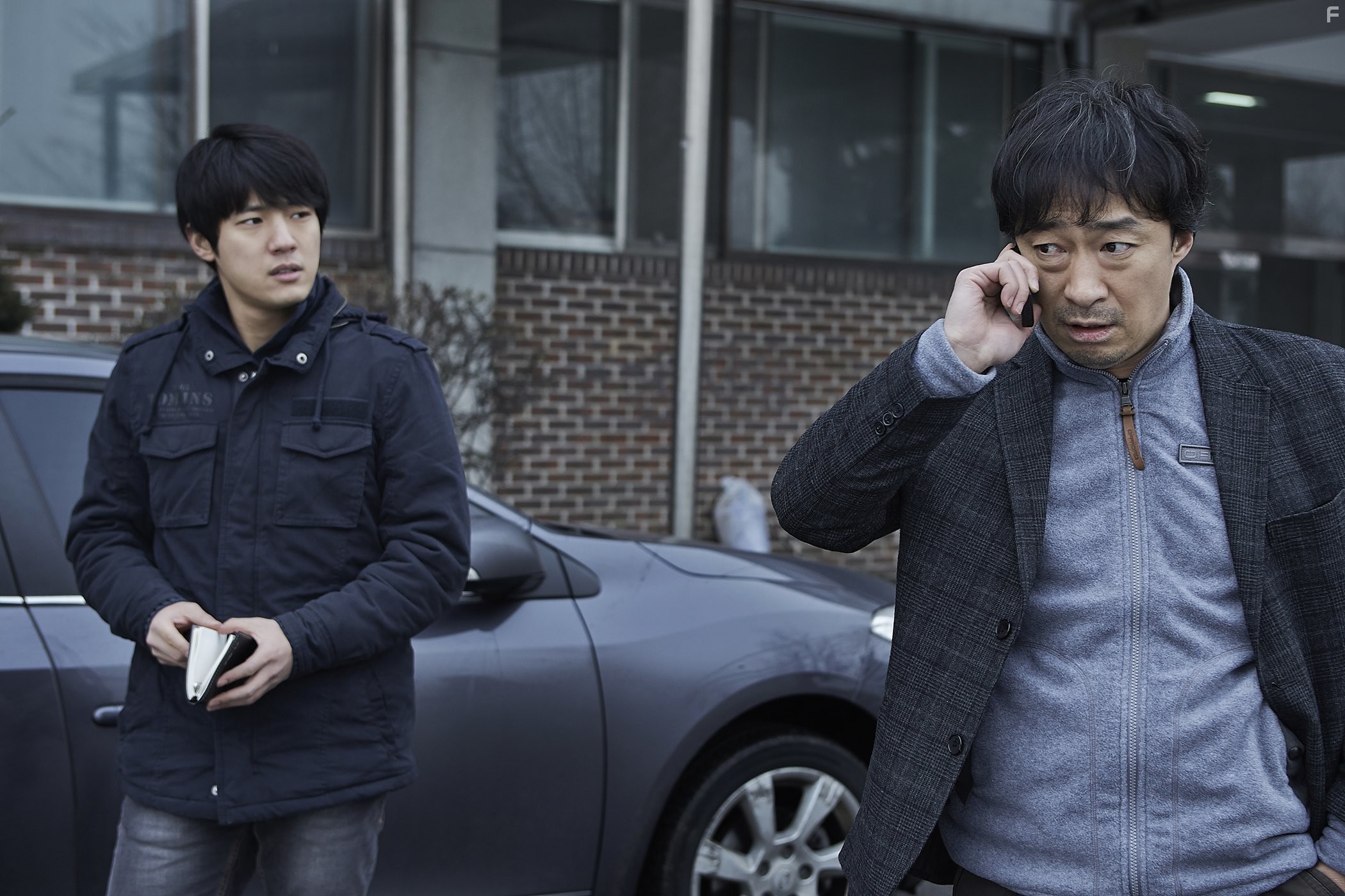 Sung-min Lee and Jun-Yeong Seo in Bang-hwang-ha-neun kal-nal (2014)