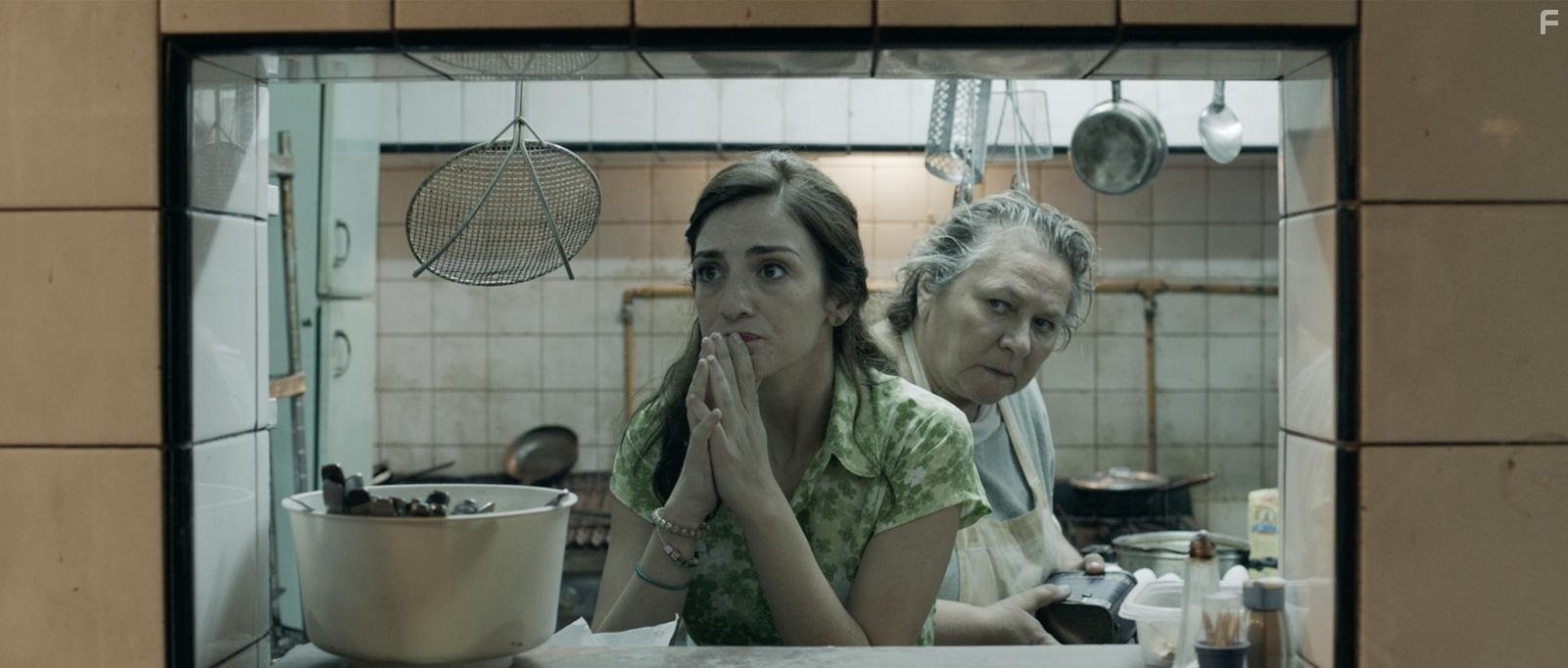 Rita Cortese and Julieta Zylberberg in Дикие истории (2014)