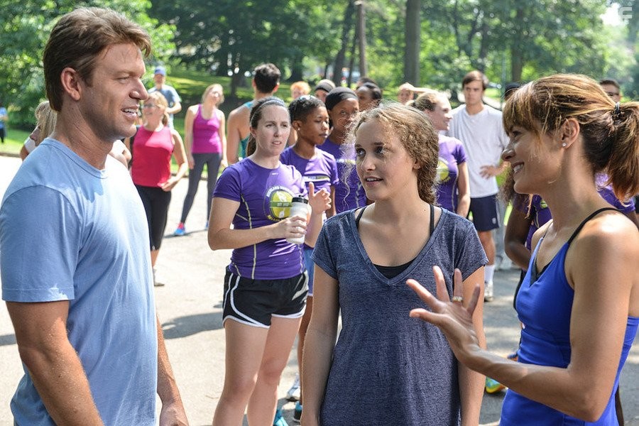 Stephanie Szostak, Matt Passmore, and Michelle DeShon in Супружеский долг (2014)