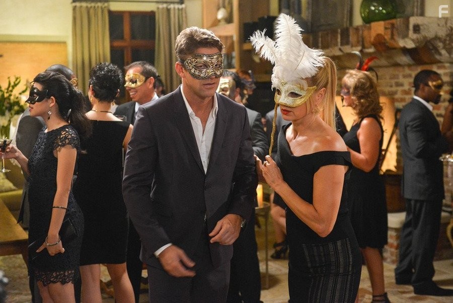 Katherine LaNasa and Matt Passmore in Супружеский долг (2014)