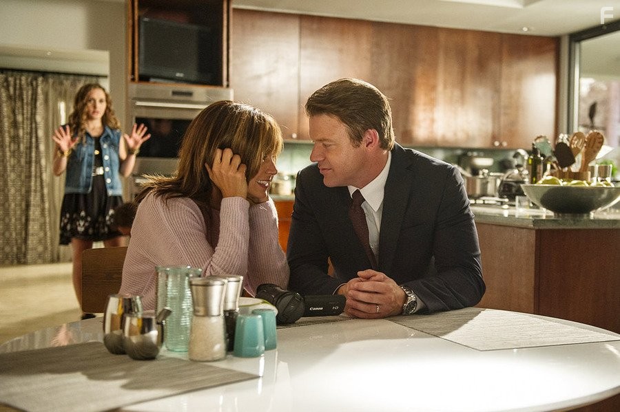 Stephanie Szostak, Matt Passmore, and Michelle DeShon in Супружеский долг (2014)