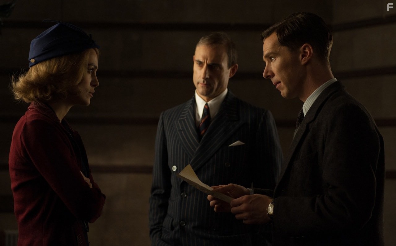 Keira Knightley, Mark Strong, and Benedict Cumberbatch in Игра в имитацию (2014)