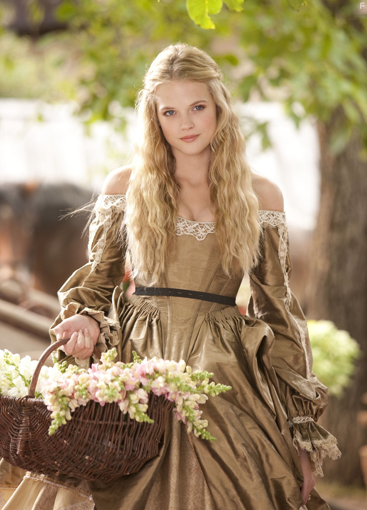 Gabriella Wilde in Мушкетёры (2011)