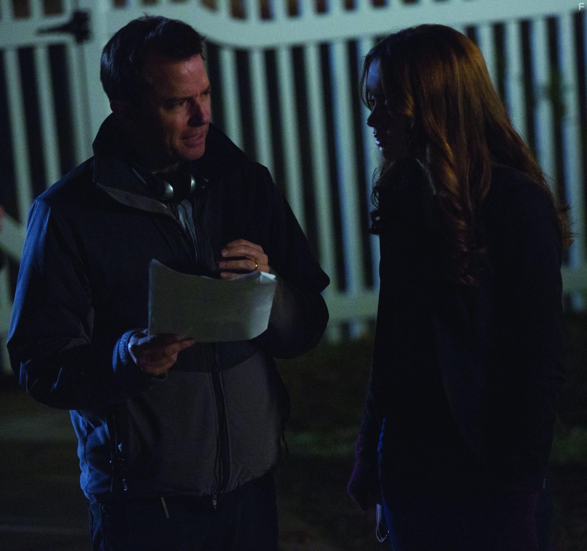 Stiles White and Olivia Cooke in Уиджи: Доска Дьявола (2014)