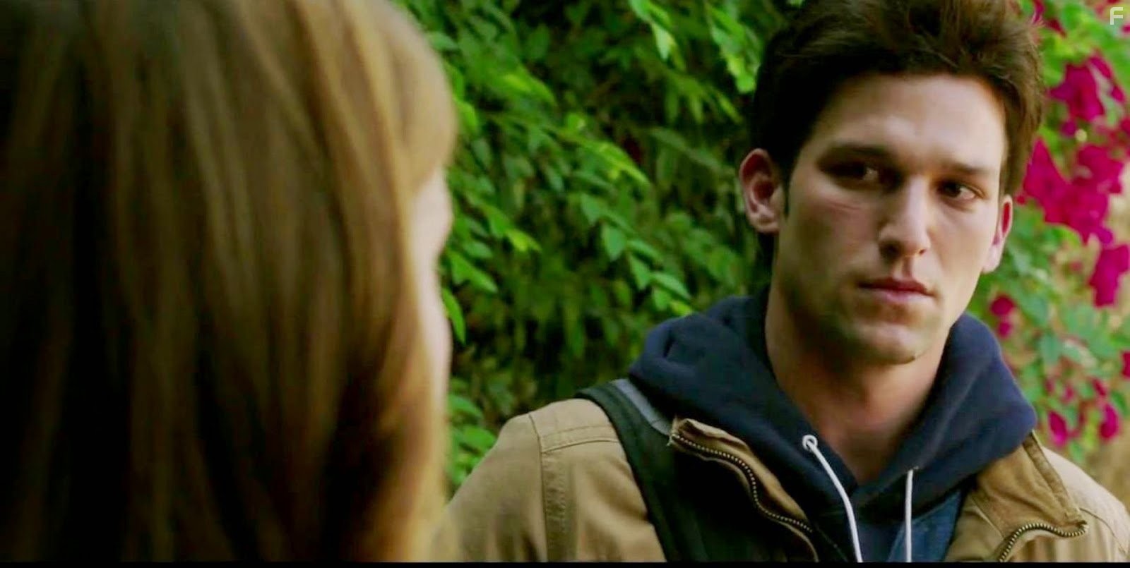 Daren Kagasoff and Olivia Cooke in Уиджи: Доска Дьявола (2014)