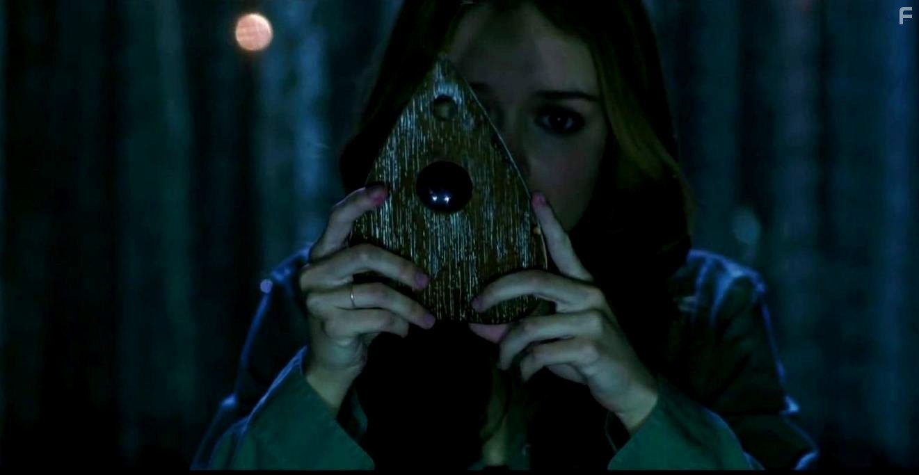 Olivia Cooke in Уиджи: Доска Дьявола (2014)