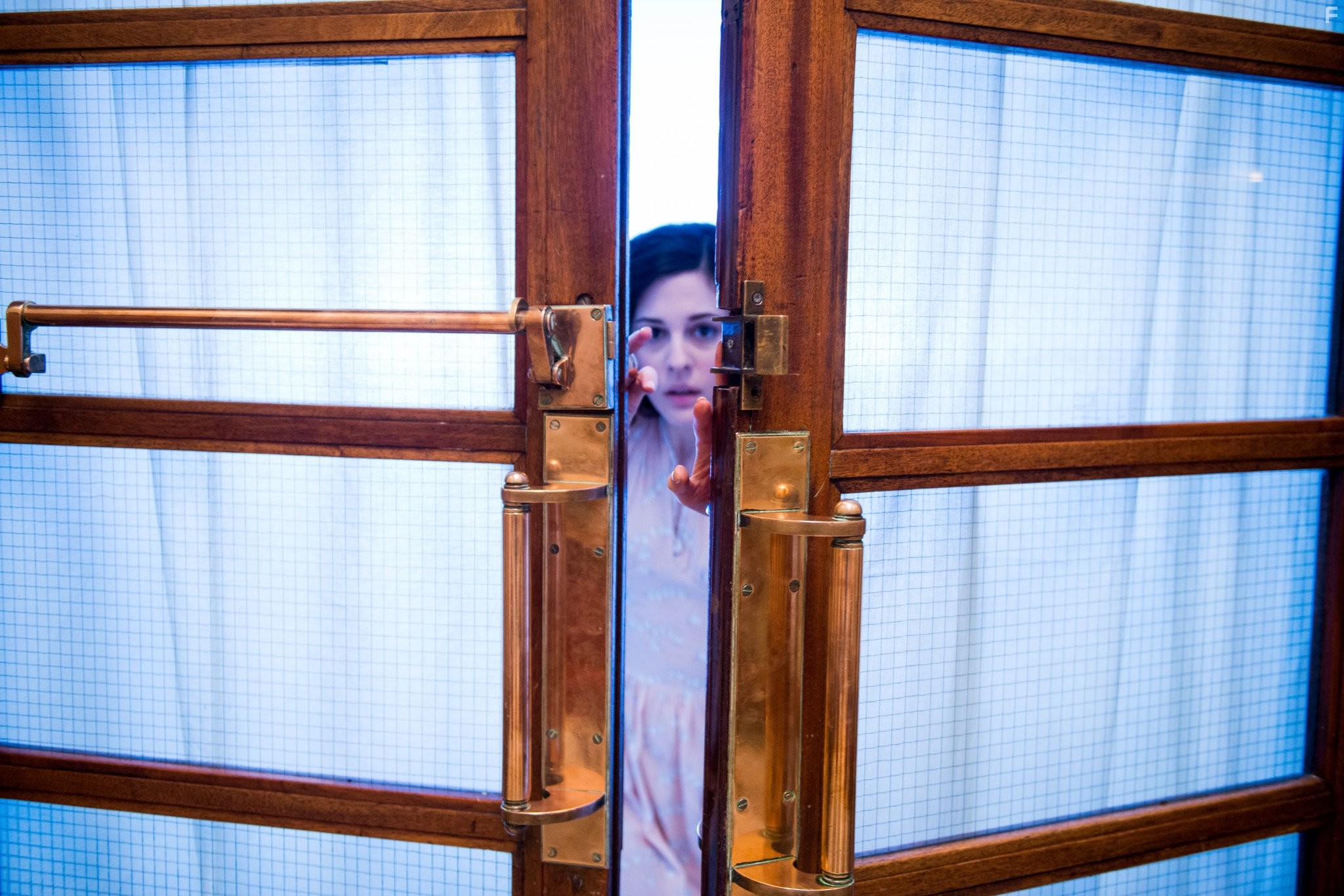 Phoebe Fox in Женщина в черном: Ангелы смерти (2014)