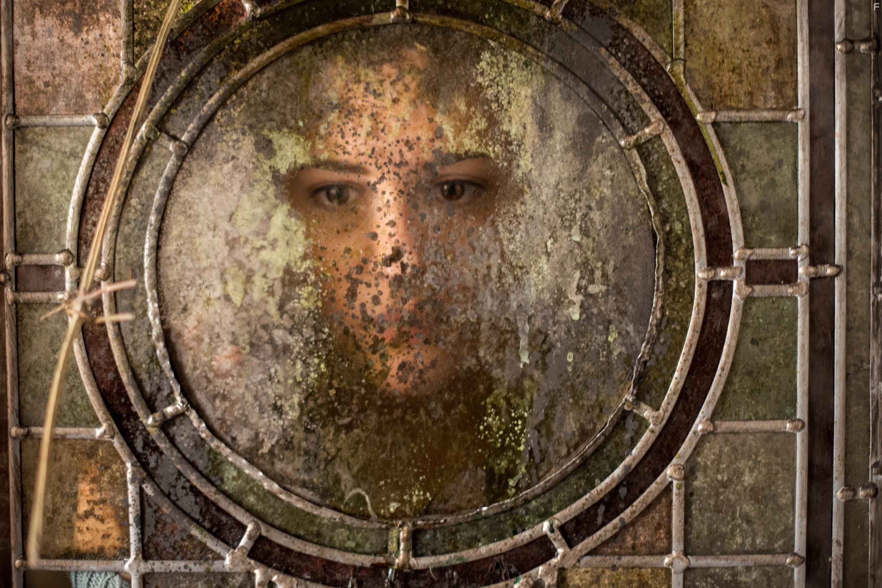 Phoebe Fox in Женщина в черном: Ангелы смерти (2014)