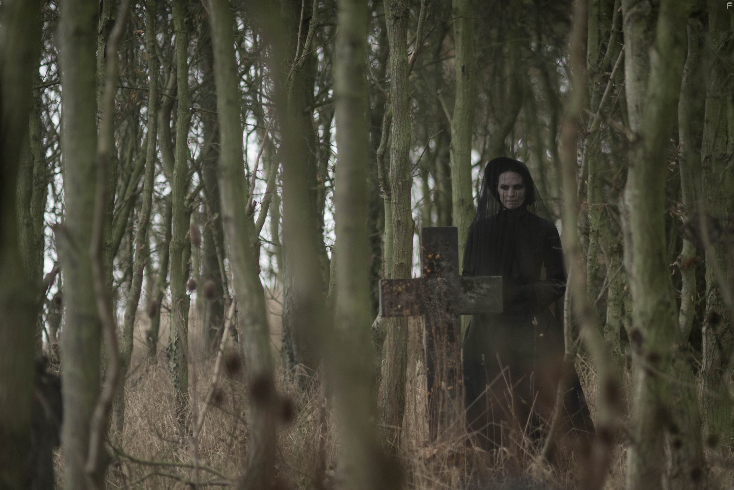 Leanne Best in Женщина в черном: Ангелы смерти (2014)