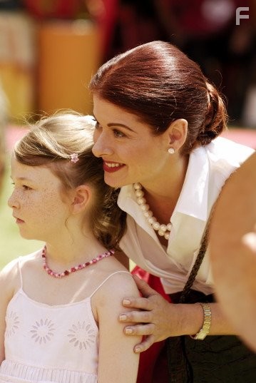 Debra Messing and Bethany Whitmore in Развод по-голливудски (2007)