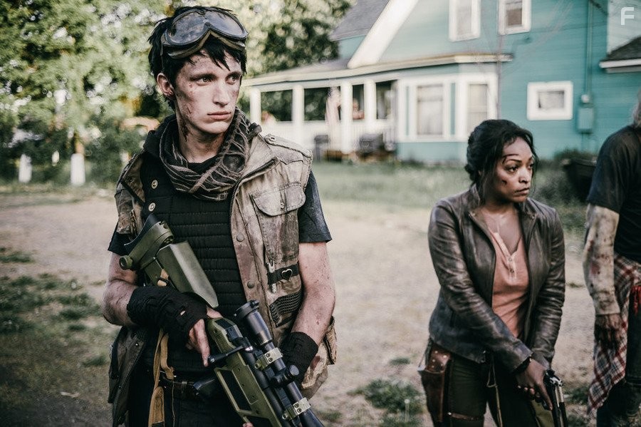 Kellita Smith and Nat Zang in Нация Z (2014)