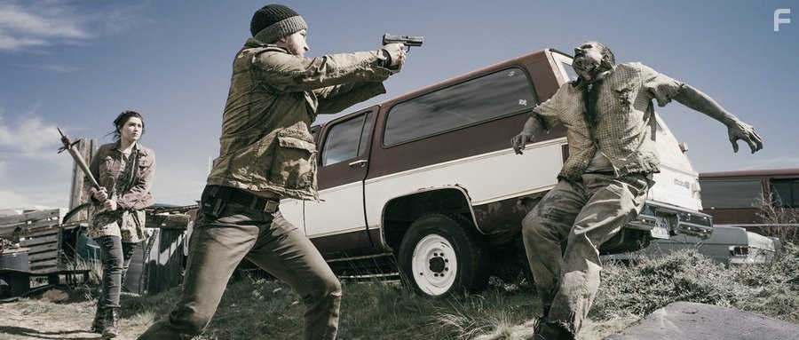 Michael Welch and Anastasia Baranova in Нация Z (2014)