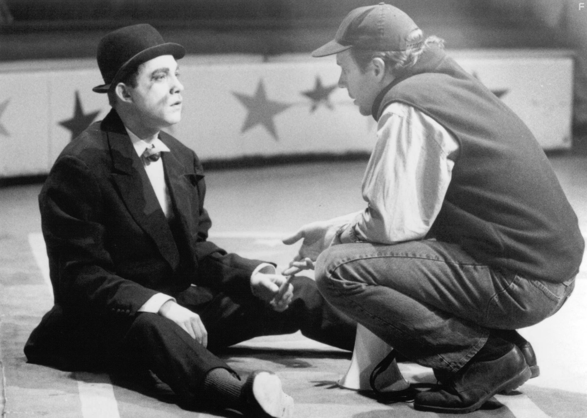 Peter Chelsom and Lee Evans in Шутки в сторону (1995)