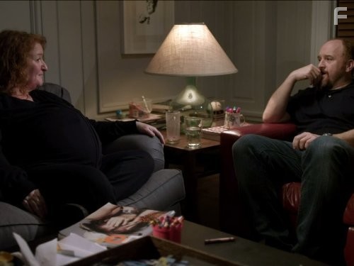 Rusty Schwimmer and Louis C.K. in Луи (2010)