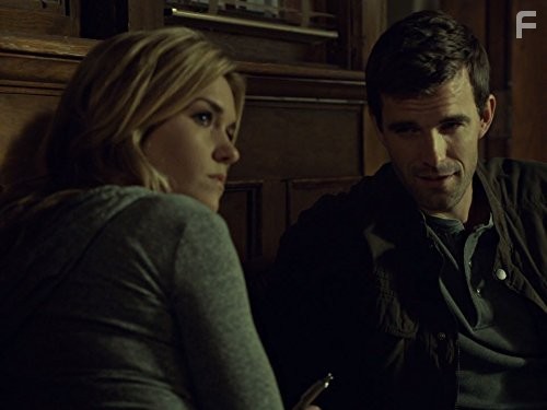 Lucas Bryant and Emily Rose in Тайны Хейвена (2010)