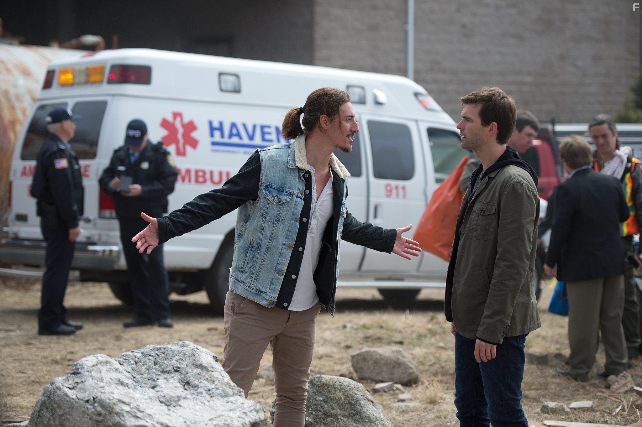 Eric Balfour and Lucas Bryant in Тайны Хейвена (2010)