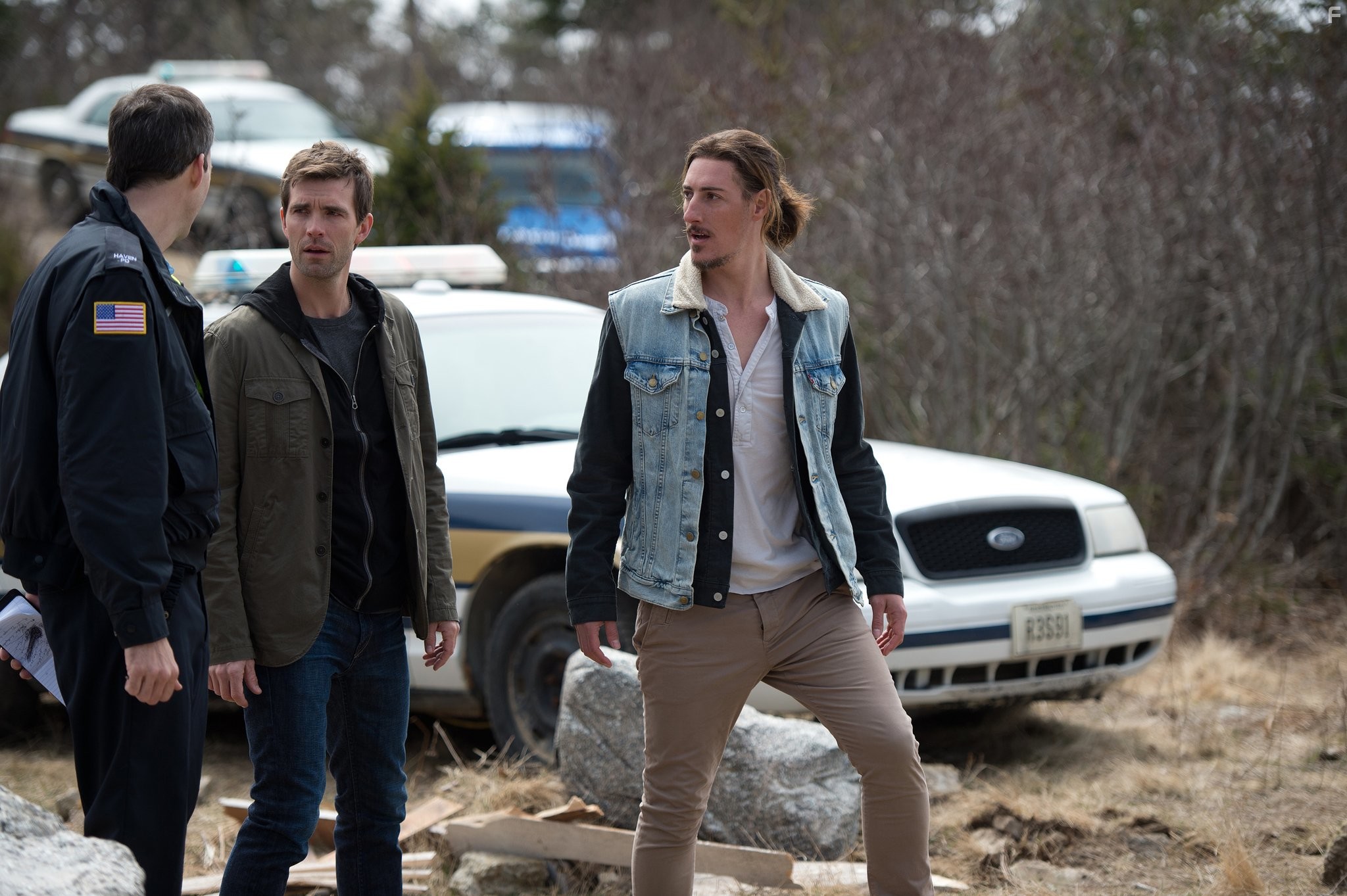 Eric Balfour and Lucas Bryant in Тайны Хейвена (2010)