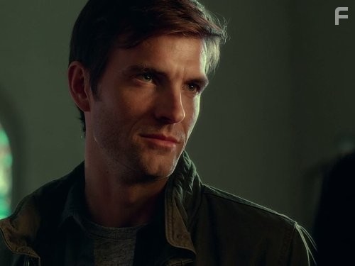 Lucas Bryant in Тайны Хейвена (2010)