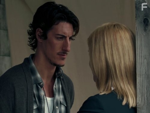 Eric Balfour and Emily Rose in Тайны Хейвена (2010)