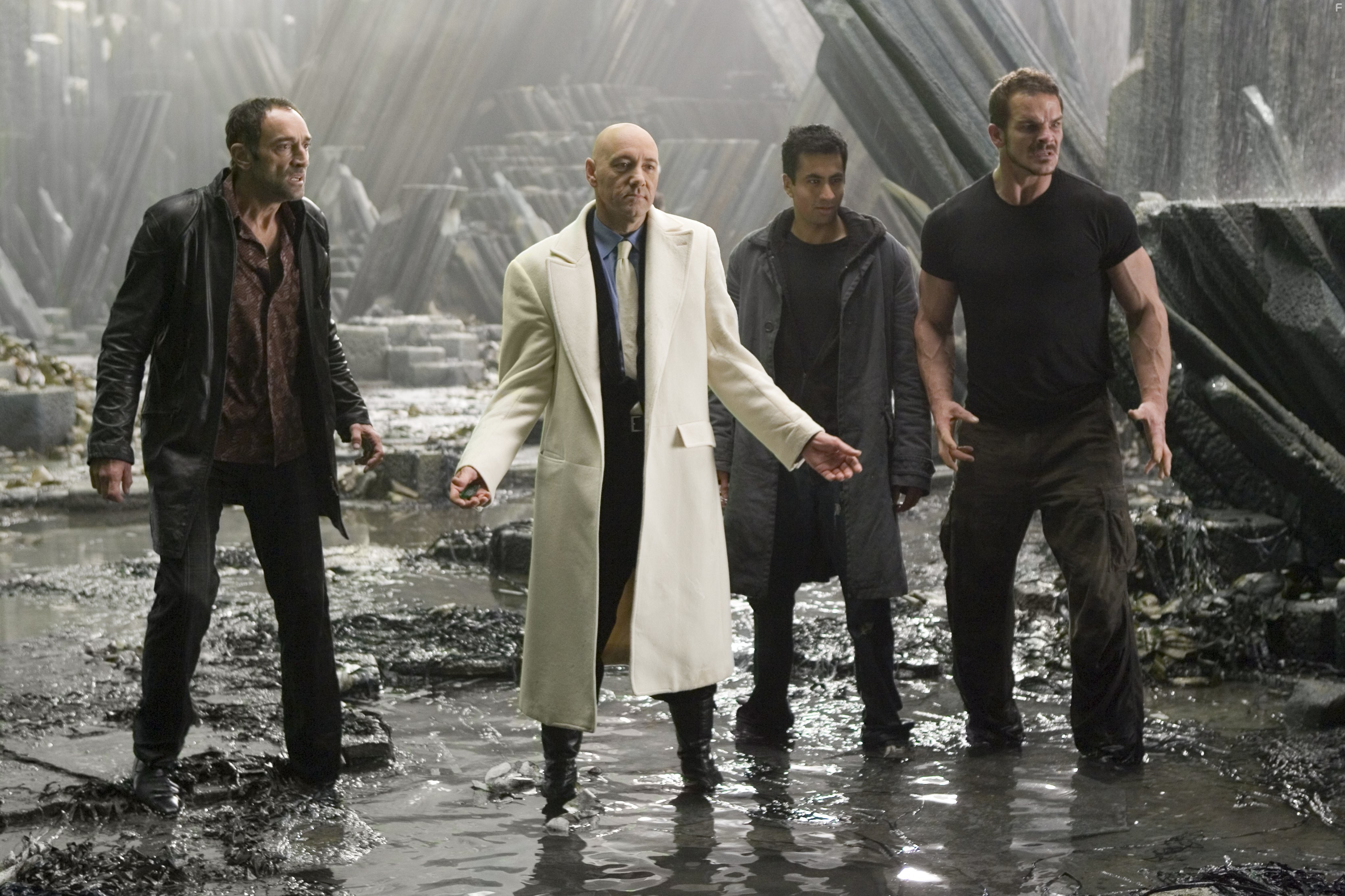 Kevin Spacey, Kal Penn, Ian Roberts, and Vincent Stone in Возвращение Супермена (2006)