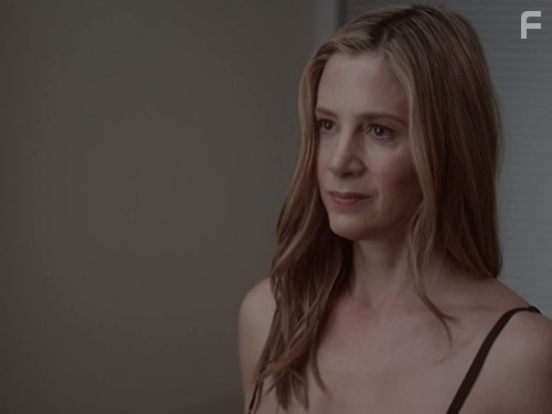 Mira Sorvino in Злоумышленники (2014)
