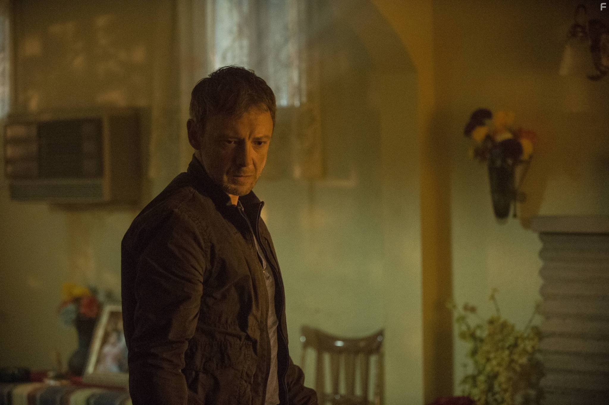 John Simm in Злоумышленники (2014)