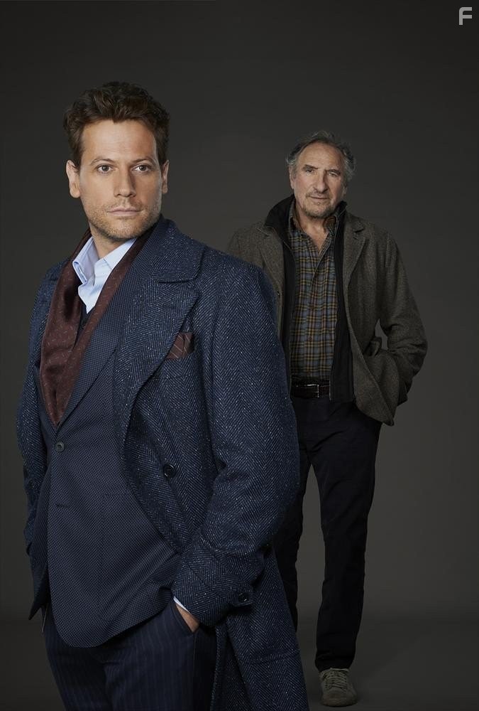 Judd Hirsch and Ioan Gruffudd in Вечность (2014)