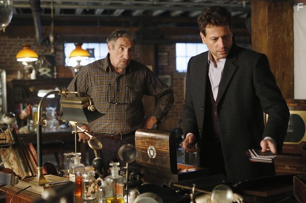 Judd Hirsch and Ioan Gruffudd in Вечность (2014)