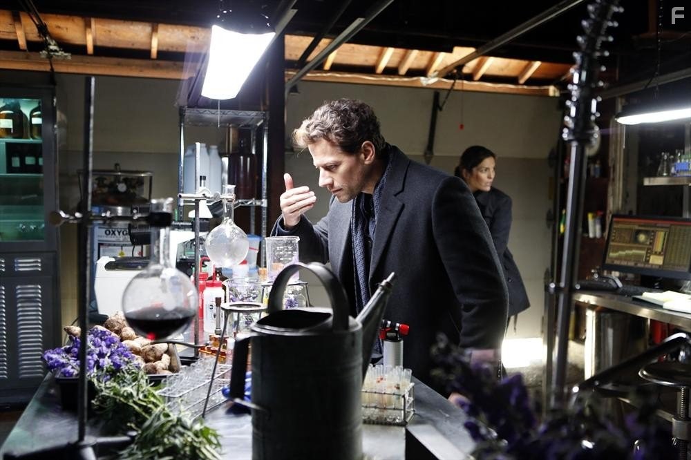 Ioan Gruffudd and Alana De La Garza in Вечность (2014)