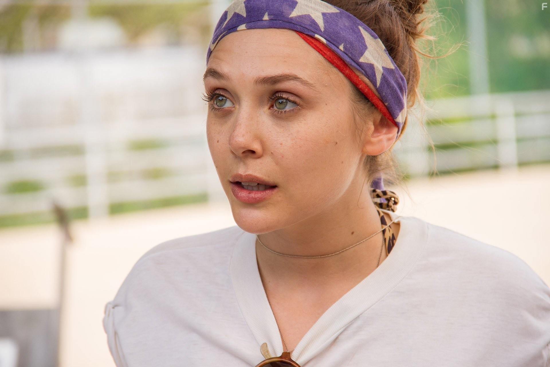 Elizabeth Olsen in Очень хорошие девочки (2013)