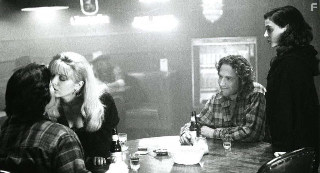 Moira Kelly, Sheryl Lee, Chris Pedersen, and Victor Rivers in Твин Пикс: Сквозь огонь (1992)