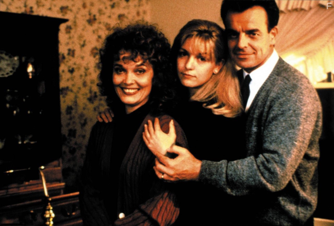 Sheryl Lee, Ray Wise, and Grace Zabriskie in Твин Пикс: Сквозь огонь (1992)