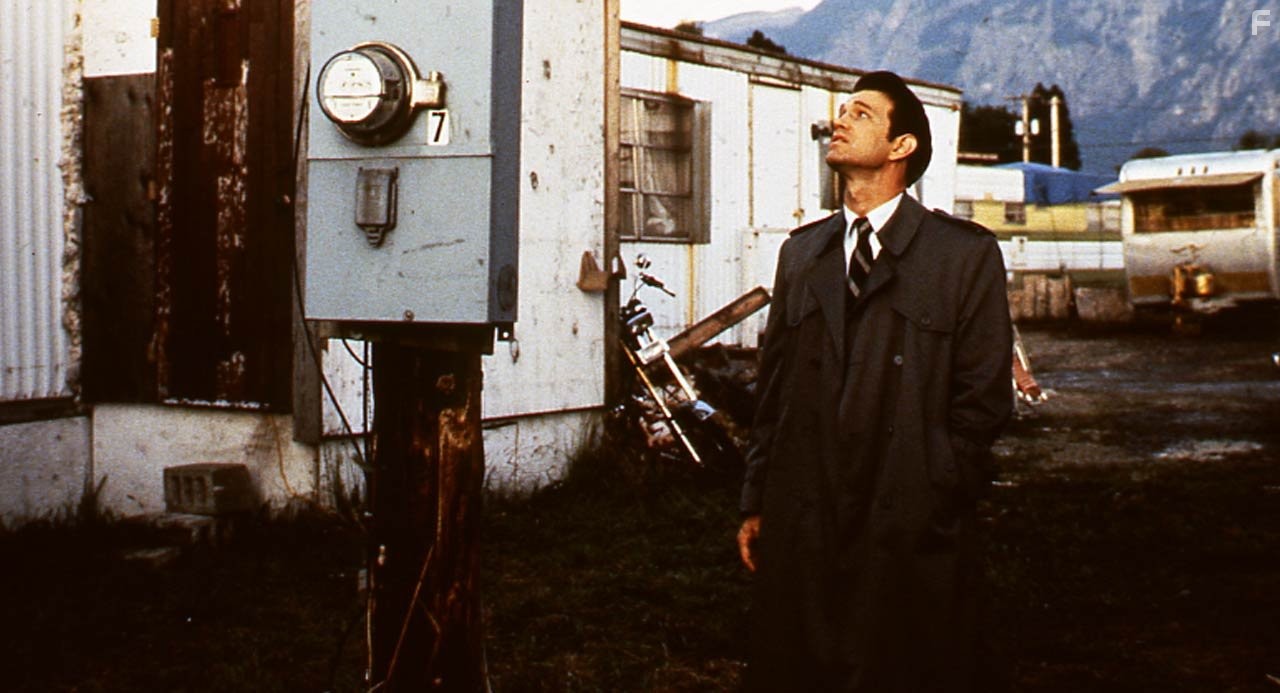 Chris Isaak in Твин Пикс: Сквозь огонь (1992)