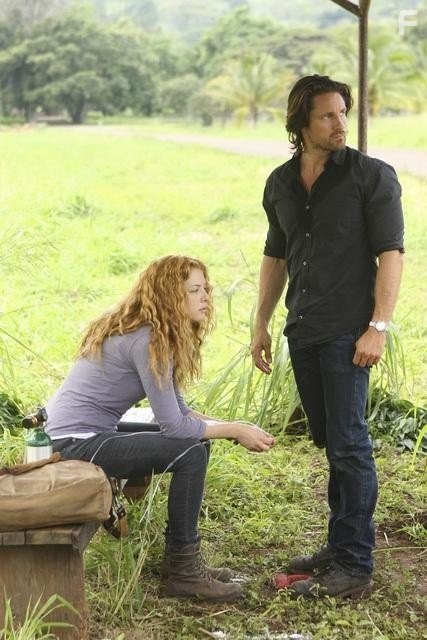 Martin Henderson and Rachelle Lefevre in Вне карты (2003)